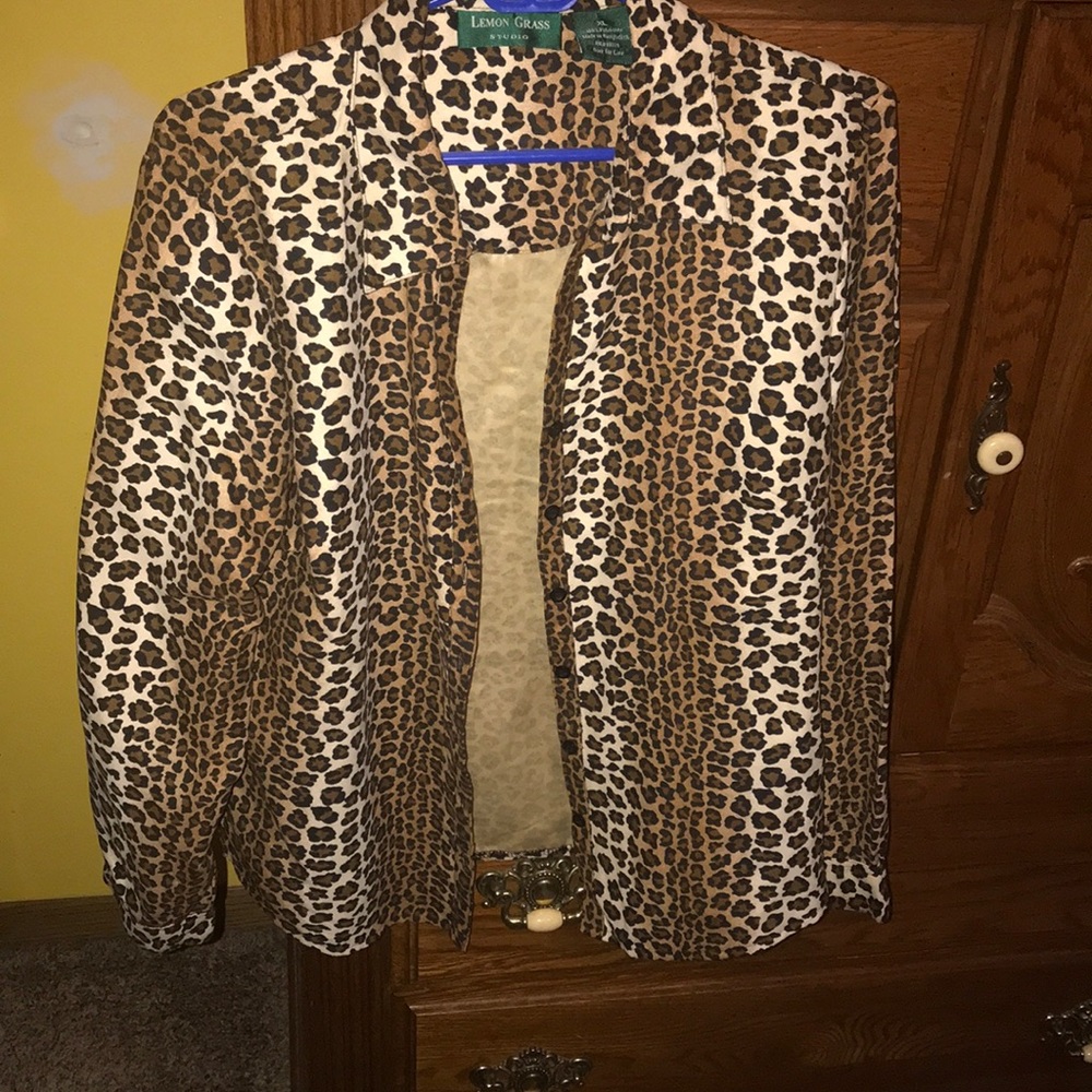 Women’s XL leopard long sleeve shirt